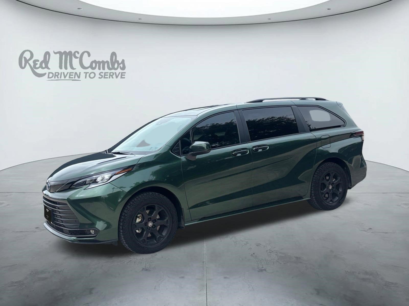 2025 Toyota Sienna Woodland Edition Hybrid AWD's photo