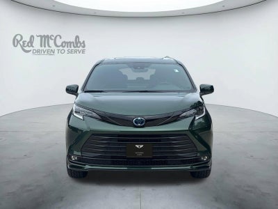 2025 Toyota Sienna Woodland Edition