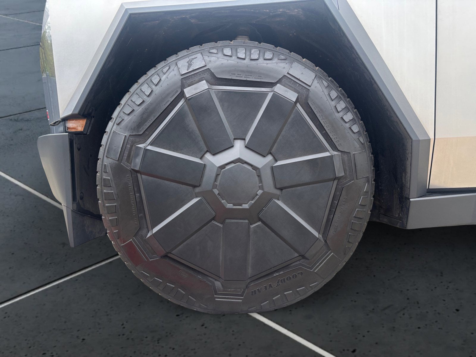 2024 Tesla Cybertruck Base