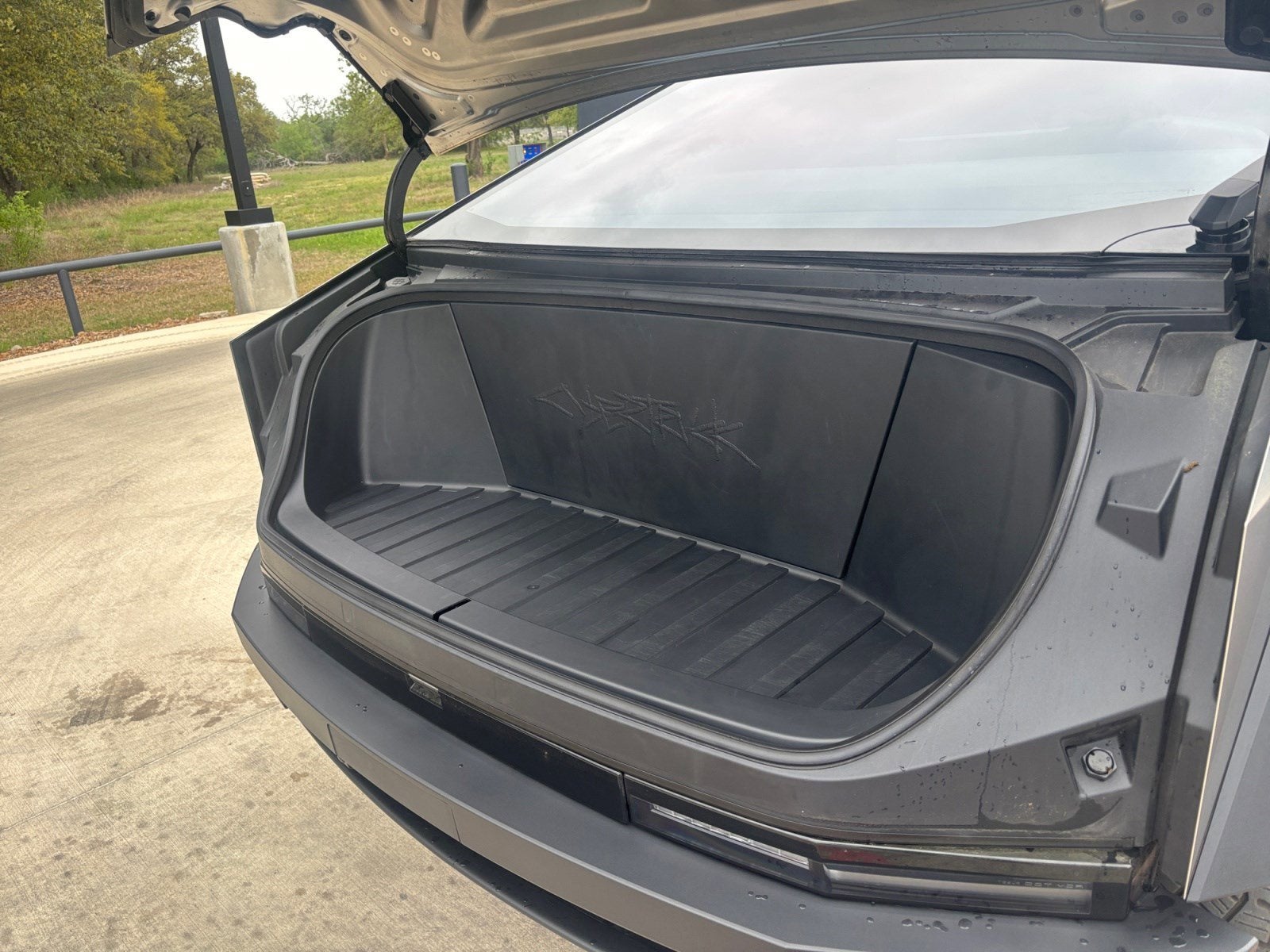 2024 Tesla Cybertruck Base