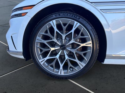 2025 Genesis G90 e-SC