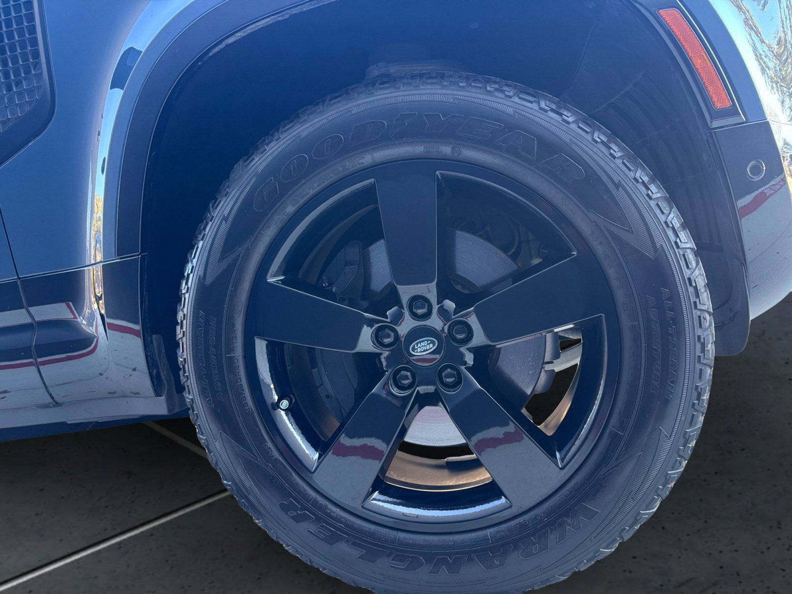 2023 Land Rover Defender X-Dynamic SE